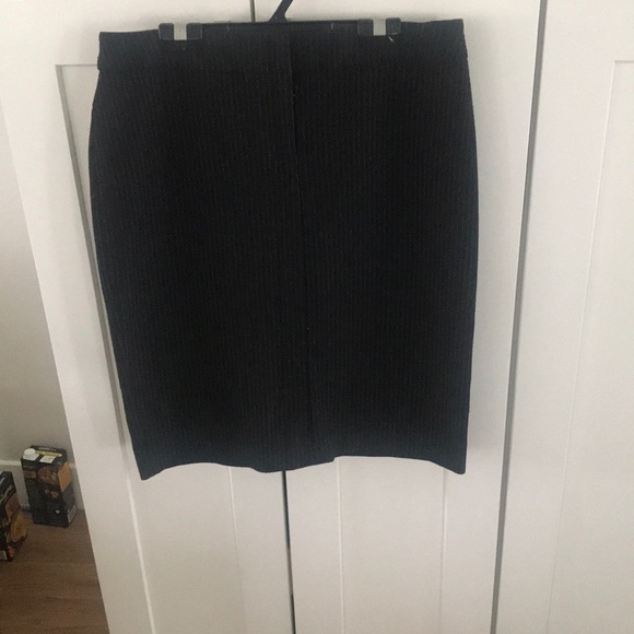 Dresses & Skirts - Cute pinstripe pencil skirt